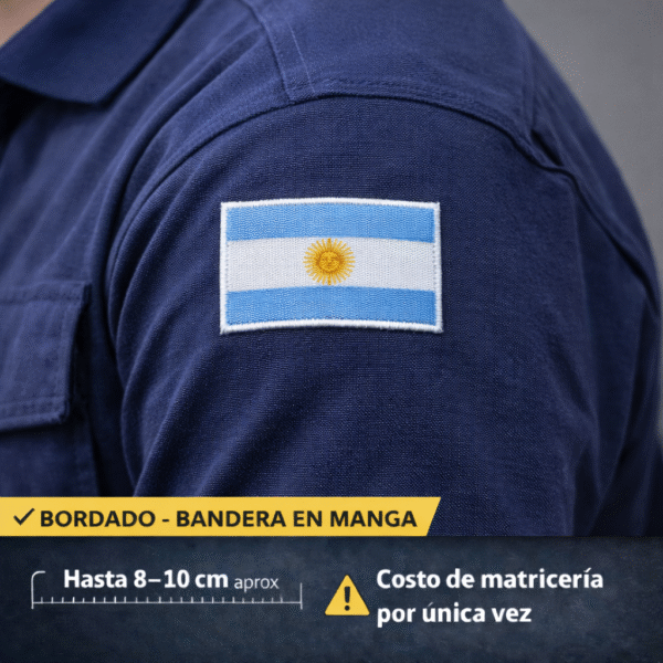LOGO BORDADO DE BANDERA EN MANGA